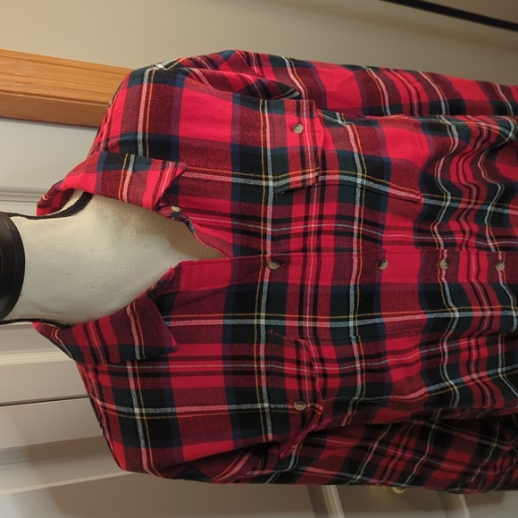 Old Navy The Boyfriend Shirt - Picture 2 of 9